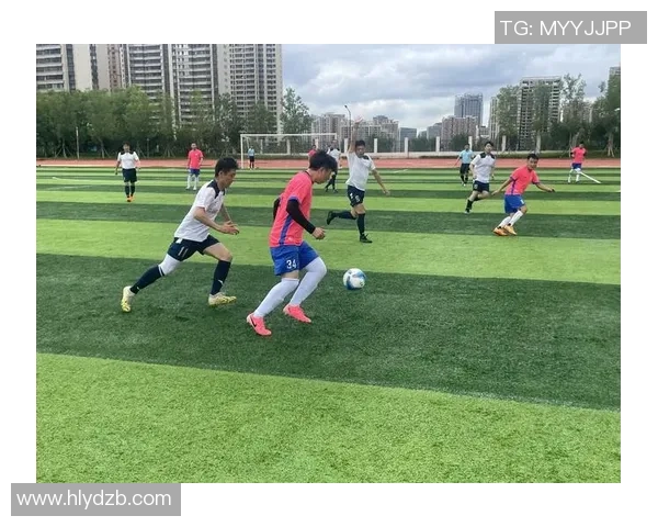 广告化身足球明星在绿茵场上尽情挥洒激情与梦想