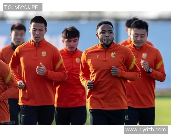 武汉篮球队耐力争议引发热议球迷对球队表现和训练方式展开激烈讨论