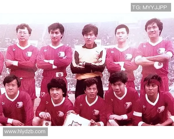 香港足球明星队的表现与球迷期待之间的差距分析与评价 香港足球明星队的表现与球迷期待之间的差距分析与评价